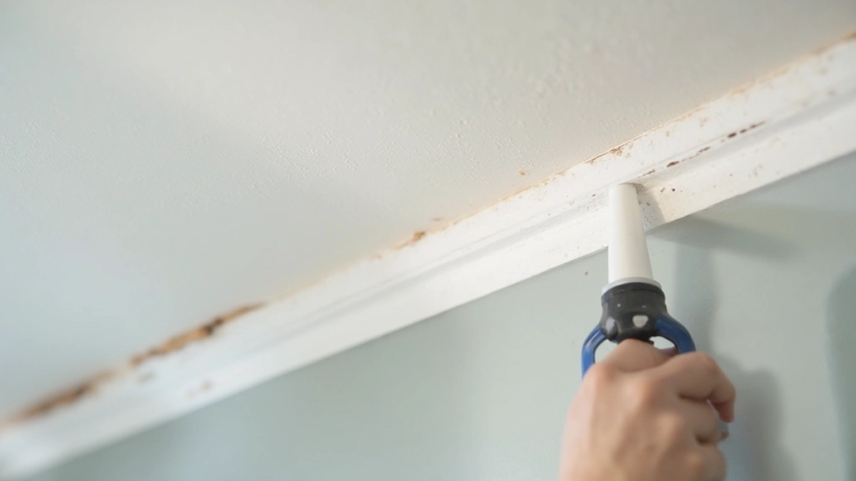 Czym przykleić listwy styropianowe do sufitu