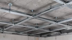 Co ile wieszaki na sufit jednopoziomowy