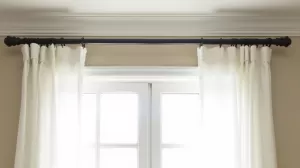 Jak dobrać karnisz sufitowy