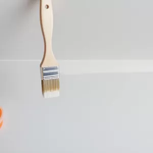 Jak odciąć sufit od ściany bez taśmy