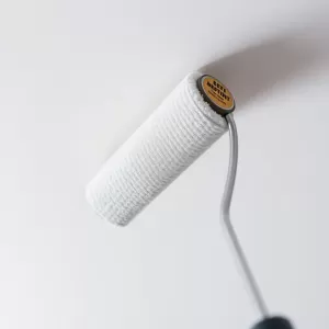 Niekapiący wałek do malowania sufitu