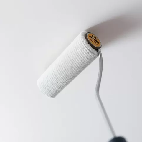 Niekapiący wałek do malowania sufitu