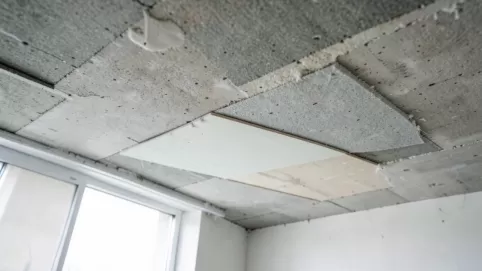 wyciszenie sufitu w bloku