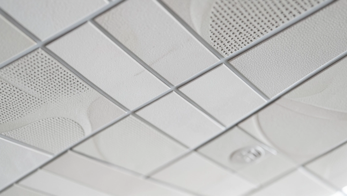 Sufit Armstrong cena za m2 robocizny